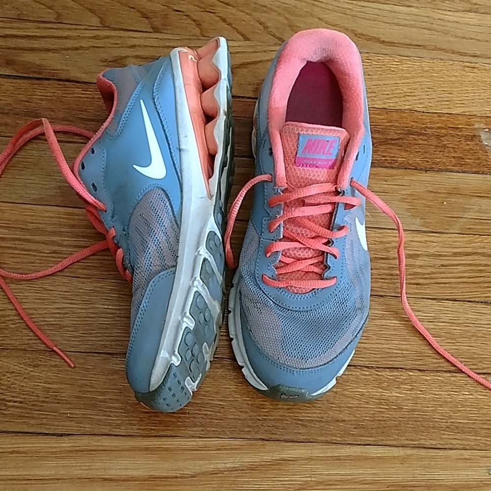 Nike Reax Run 9 Sneakers